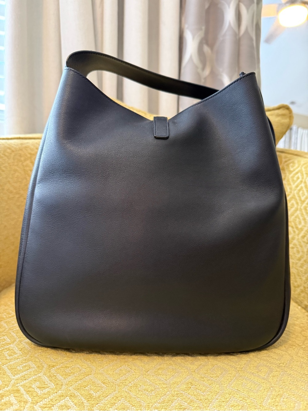Yves Saint Laurent YSL Le 5 A 7 Supple Large Shoulder Hobo Bag in Black Leather - Picture 5 of 16